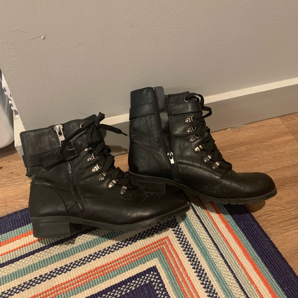 Super cute Unr8ed combat boots!!!